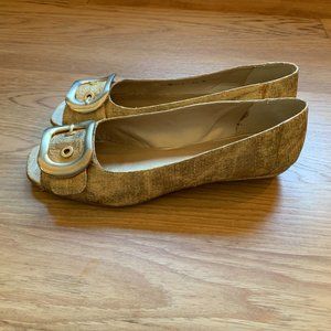 Stuart Weitzman Gold Low Heeled Shoes - Size 8 1/2M